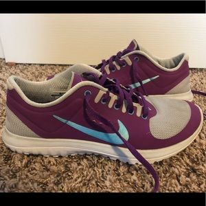 Nike Womens FS Lite Run Pure Platinum/Bright Grape/White/Polarized Blue - size 8